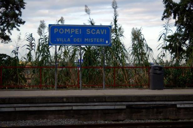 Pompeii train station